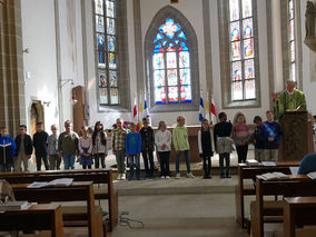 Vorstellung der Kommunionkinder in St. Crescentius (Foto: Karl-Franz Thiede)